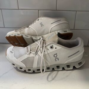 On Running Cloud Sneakers — Women's White/Cream Lightweight Trainer